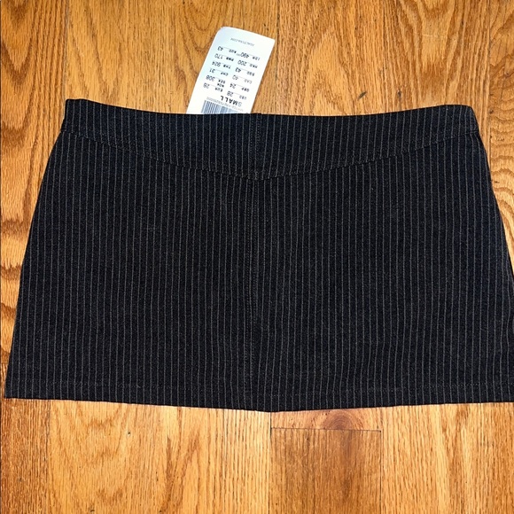 Brandy Melville Julie Pinstriped Mini Skort - Picture 5 of 9